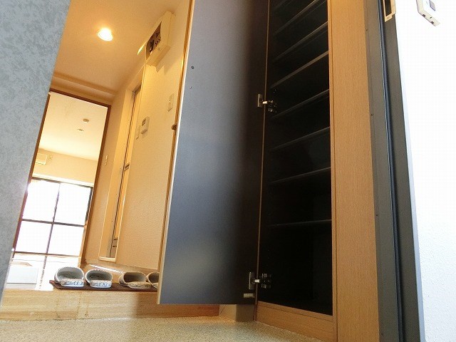 エヴァーグリーン・ラピス 玄関