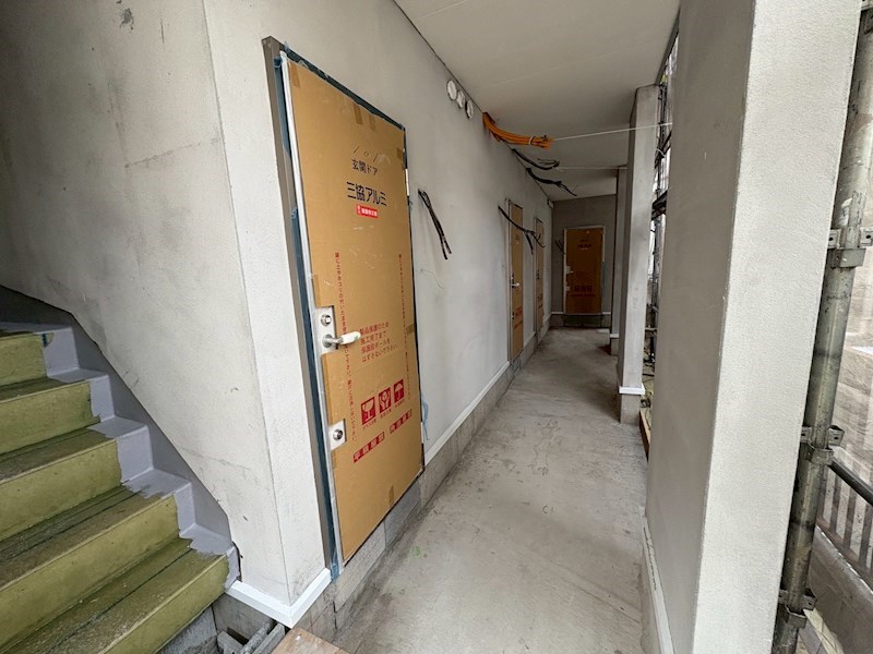 ひなたと春風のラテ 玄関