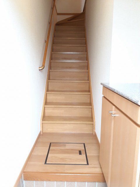 ジョイ・キープ・クニヤン 玄関