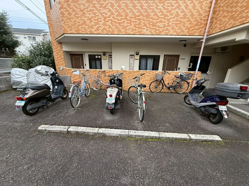 ダイアパレス湘南台 駐車場
