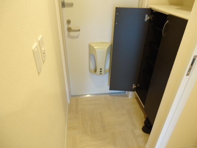 ツヴェルフ湘南 玄関