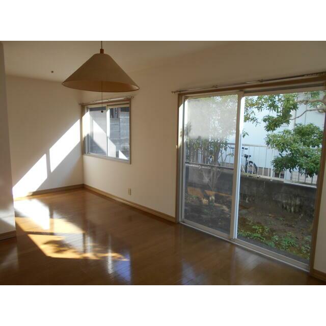 鵠沼松が岡貸家 リビング