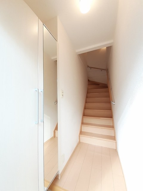 ポロニア　参番館 玄関