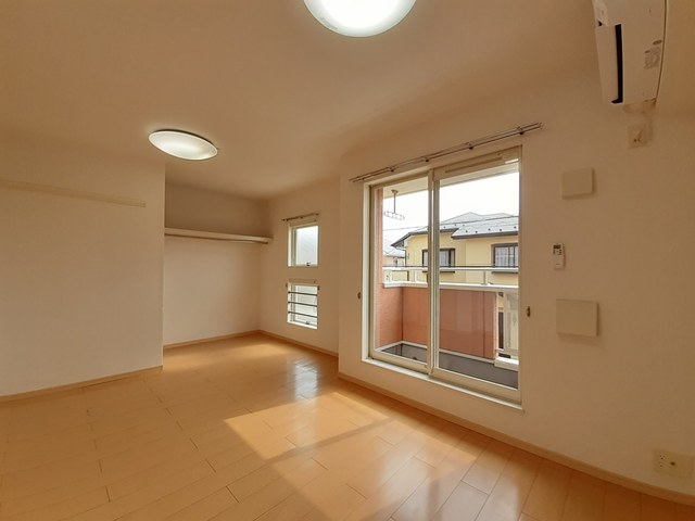 ポロニア　参番館 リビング