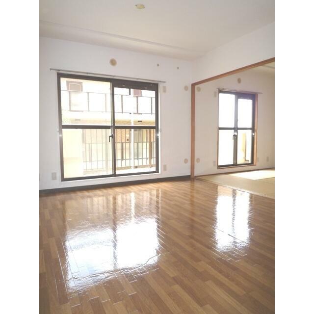 ドミールＥ東戸塚 リビング