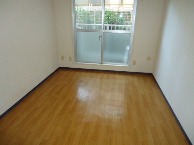 ライン六会マンション ベッドルーム