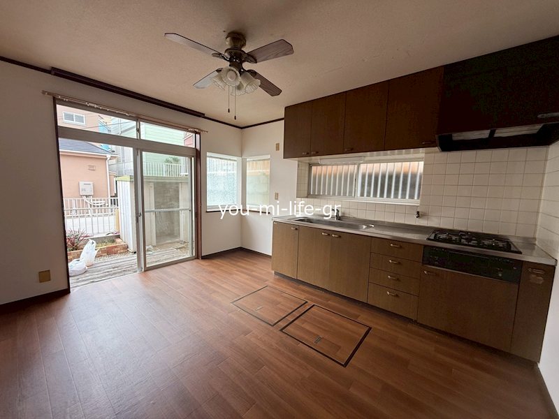 公所戸建 リビング