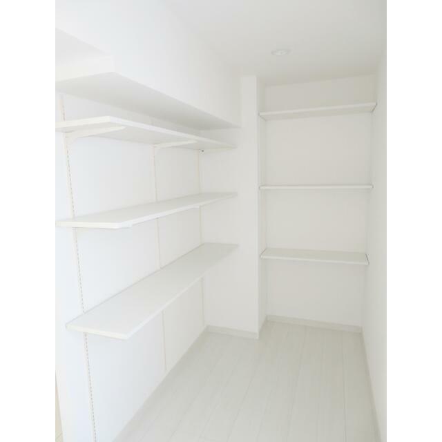 コンブロンビル その他8