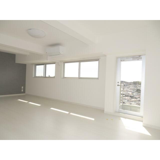 コンブロンビル リビング