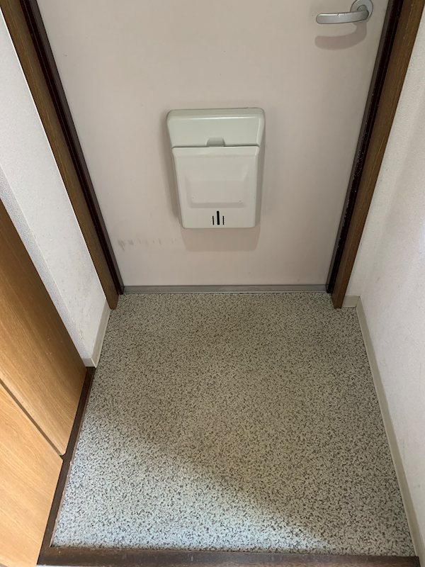 パルホームズ 玄関