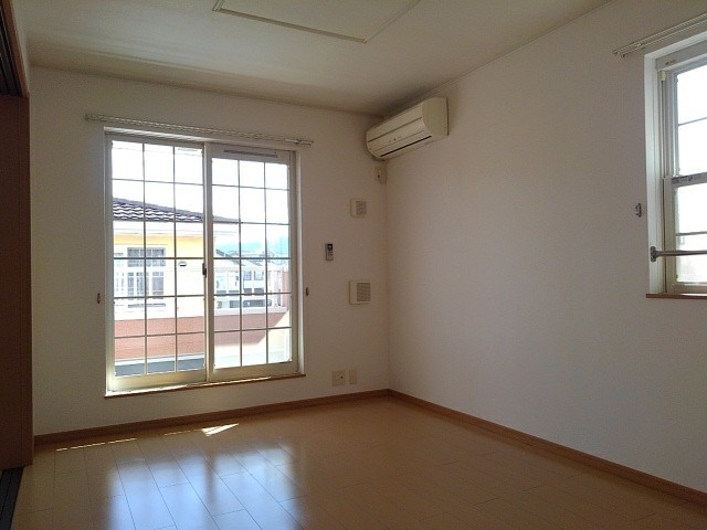 テン　サウザンド．Ｆ．Ｓ． リビング