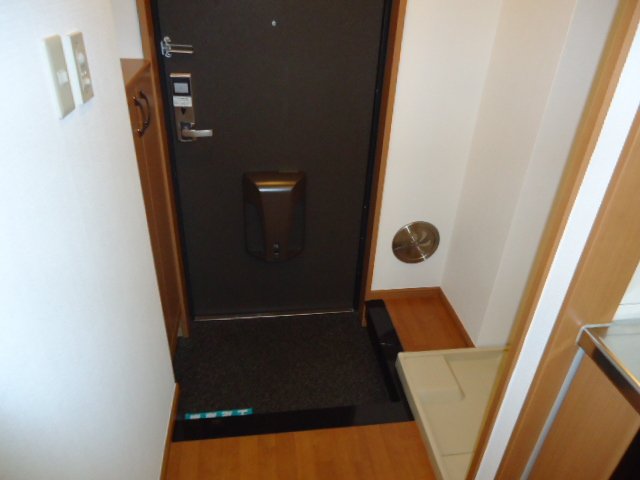 メゾン・トランタンヌーフ 玄関