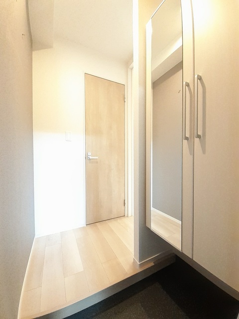 ホワイト　ウェル湘南Ⅱ 玄関