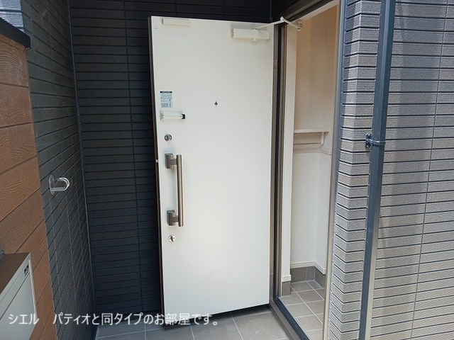 ひだまりガーデンテラスⅠ 玄関