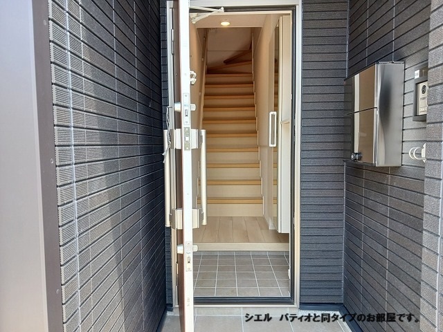 ひだまりガーデンテラスⅠ 玄関