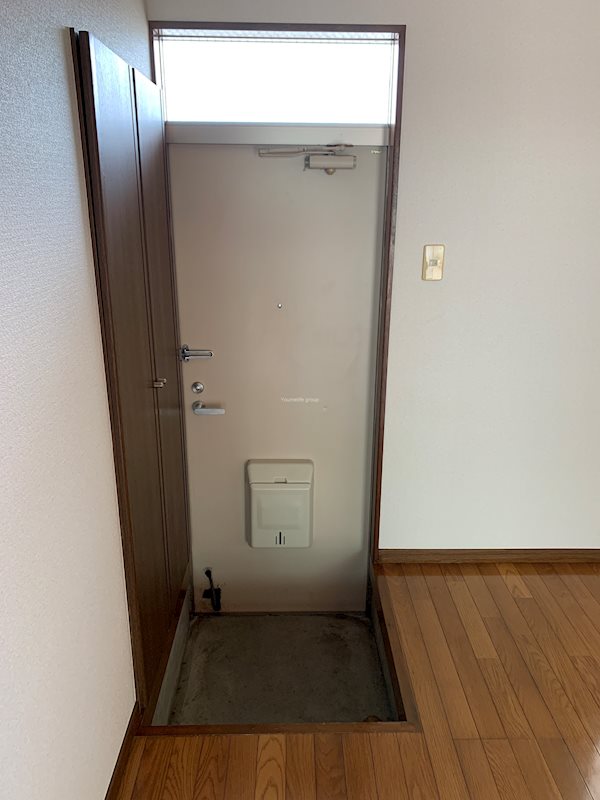 ローズガーデンB 玄関