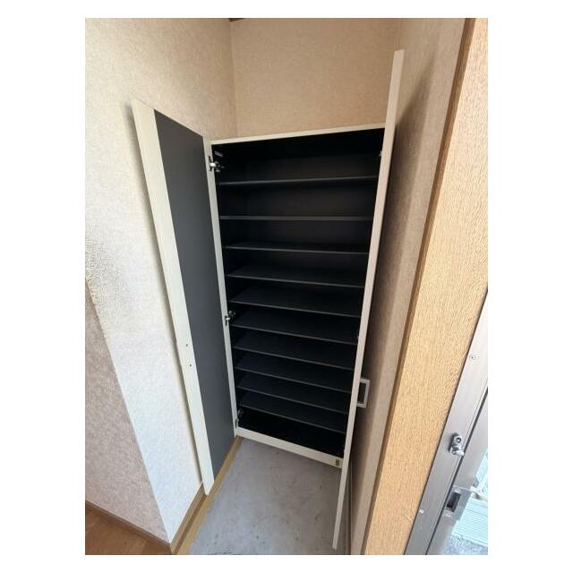 プラザイシヅカＡ 玄関