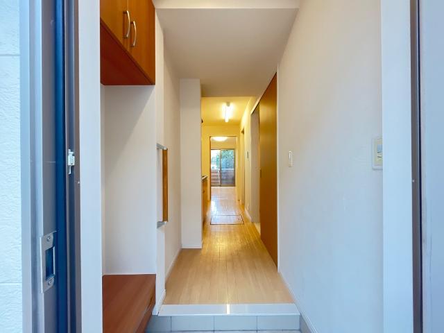 メゾン・マルシェ 玄関