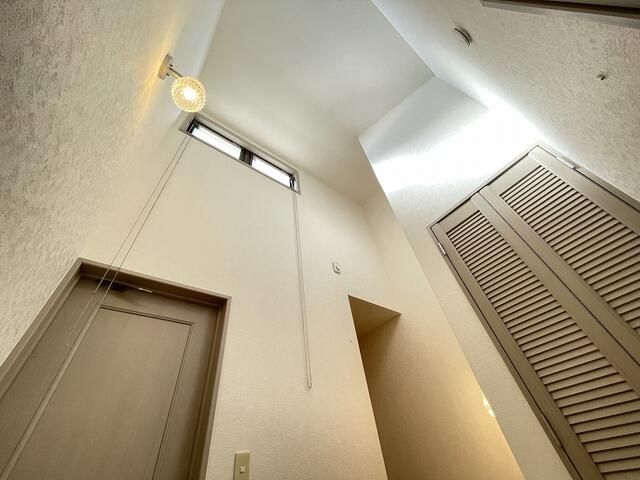 ディーズライフ八松 玄関