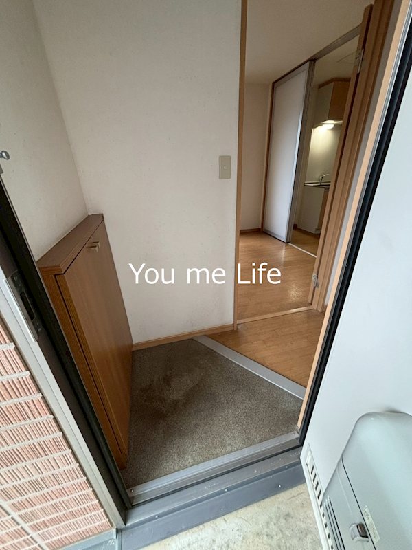 グリーンカーサE  玄関