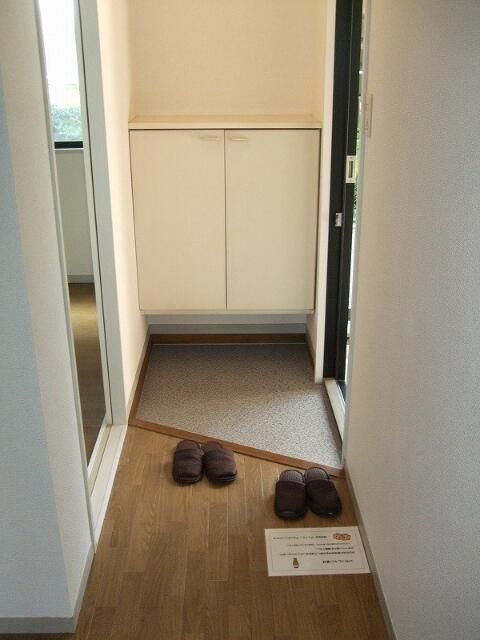 エステート山室 玄関