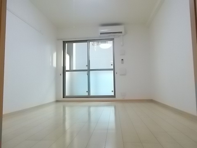 プラティーク リビング