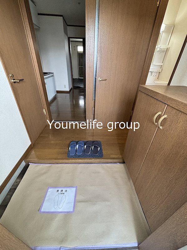 ノイエサトウＢ 玄関