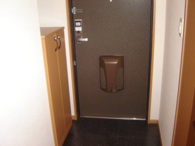 グランモンターニャ 玄関