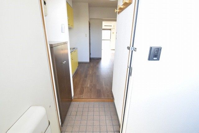 リアライズ伊勢原 玄関