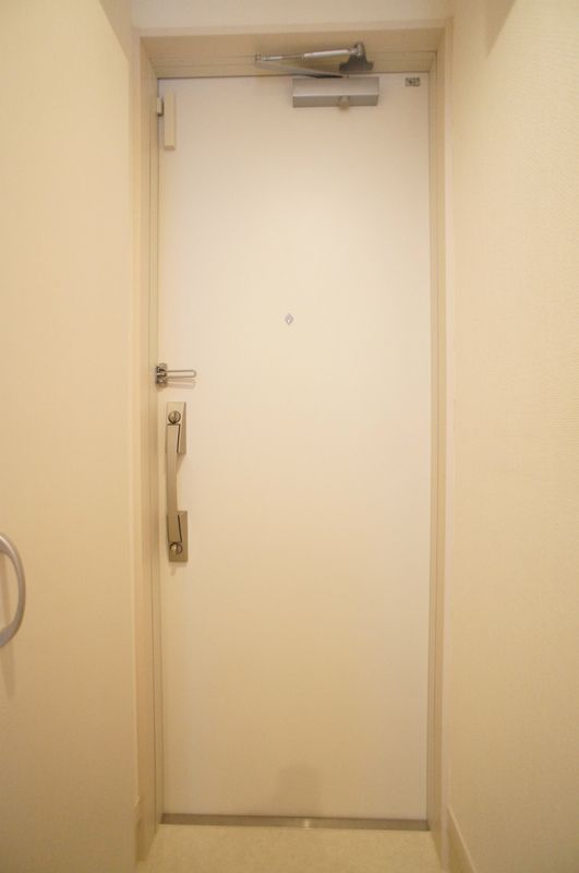 リブリ・プモリ 鵠沼 玄関