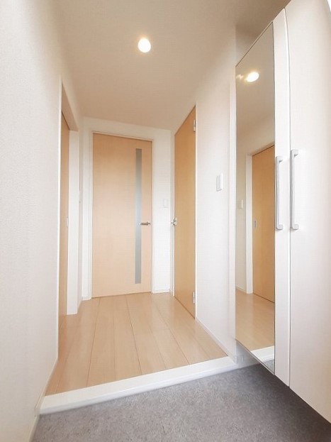 クレスト湘南 玄関