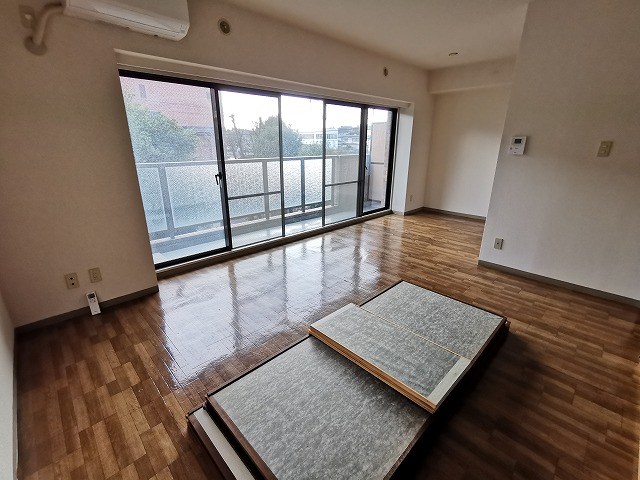 本厚木ロイヤルマンション リビング