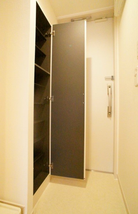 リブリ・ブラン　メゾン　壱番館 玄関