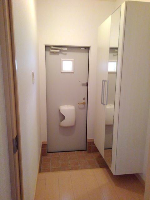 カレントガーデンＢ 玄関