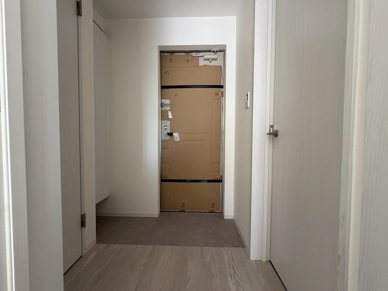 ジーメゾン伊勢原カエルム 玄関