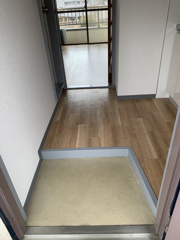 ファーストライフ伊勢原 玄関