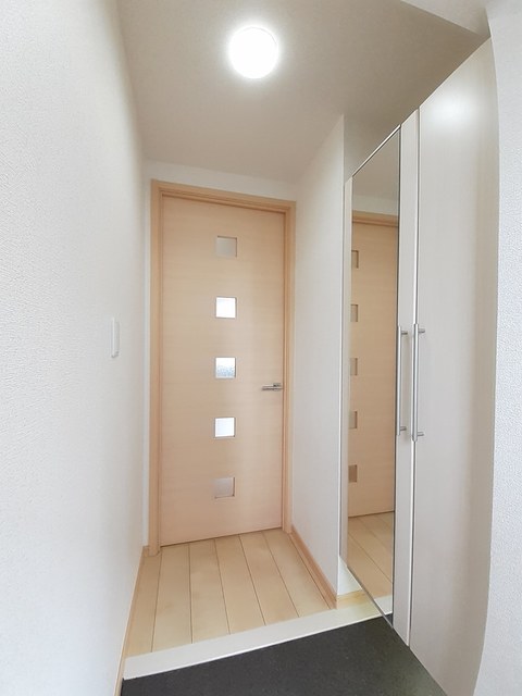 ロイヤルステイツ 玄関