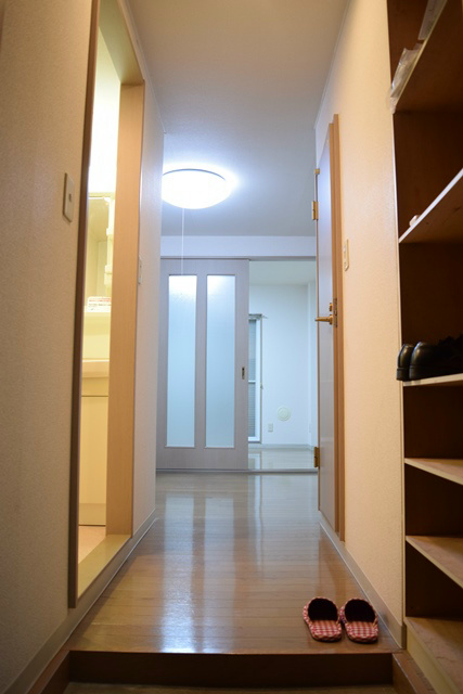 メゾン・アベイユSF 玄関