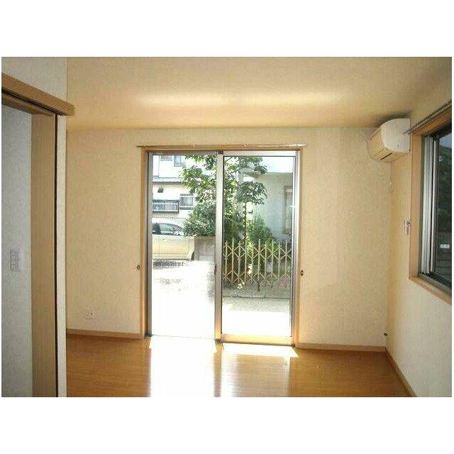 リヴィエール旭町 リビング