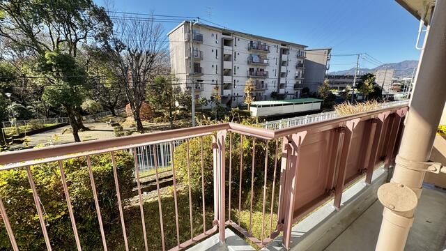 くずは台団地１０号棟 ベランダ