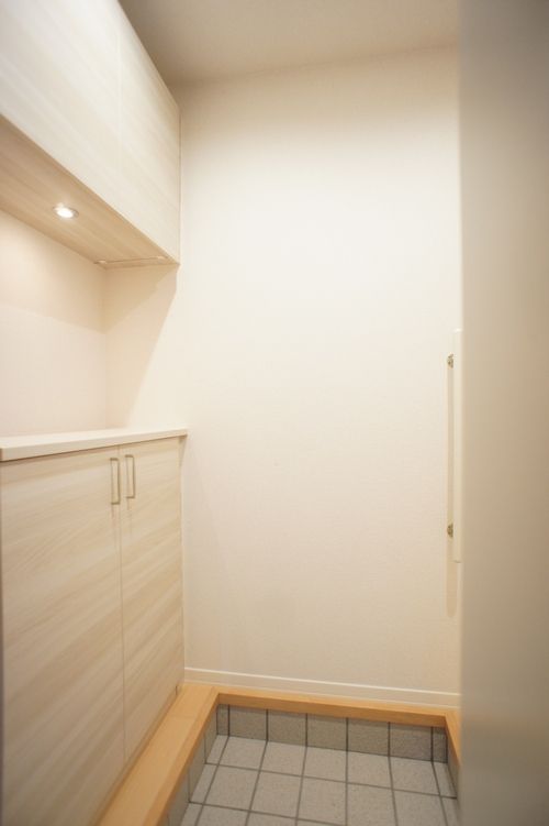 Ｋ．Ｓ．Ｃｌａｉｒｅ　Ｓｔｅｉｎ 玄関