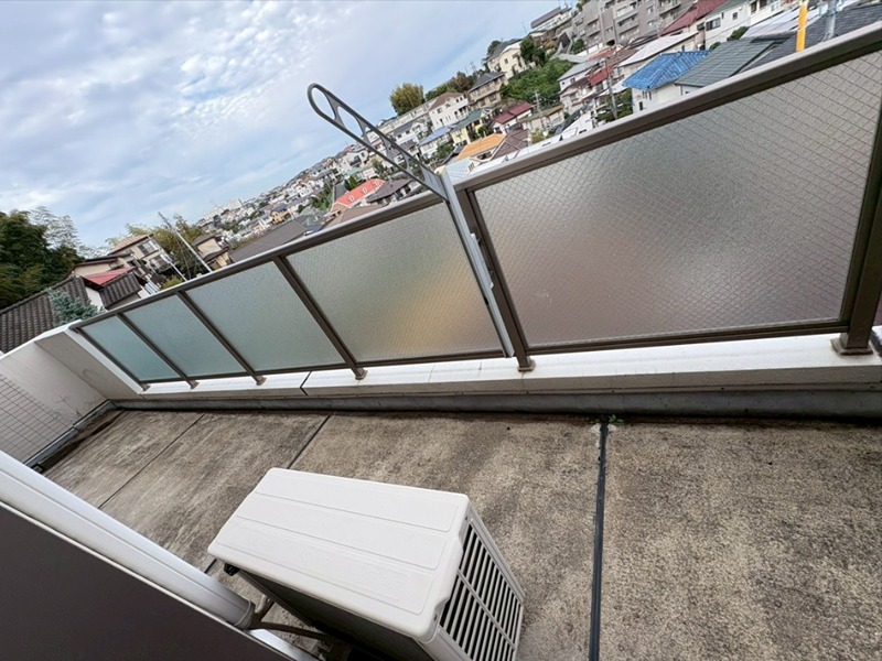 ＫＥＮＺＯ　ＨＡＵＳ　ｙｏｋｏｄａｉ ベランダ