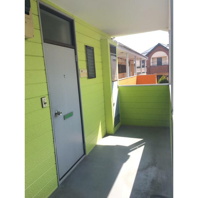 ロイヤルヒルズ緑園Ａ 玄関