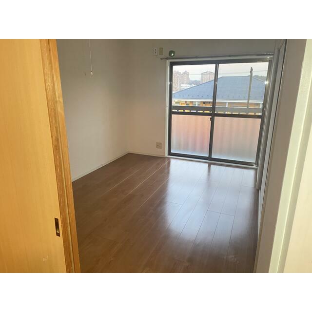 ロイヤルヒルズ緑園Ａ リビング