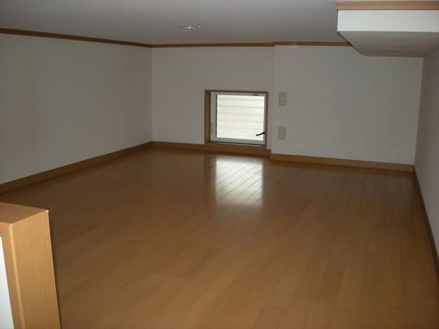 サンカレッジ六会 リビング