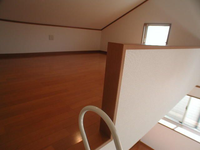 サンカレッジ六会 玄関