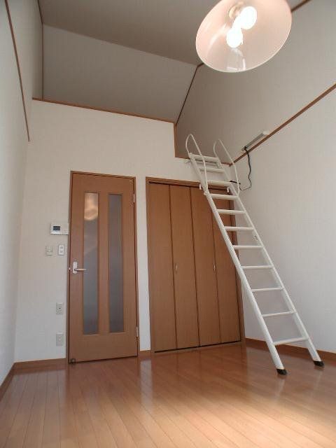 サンカレッジ六会 リビング