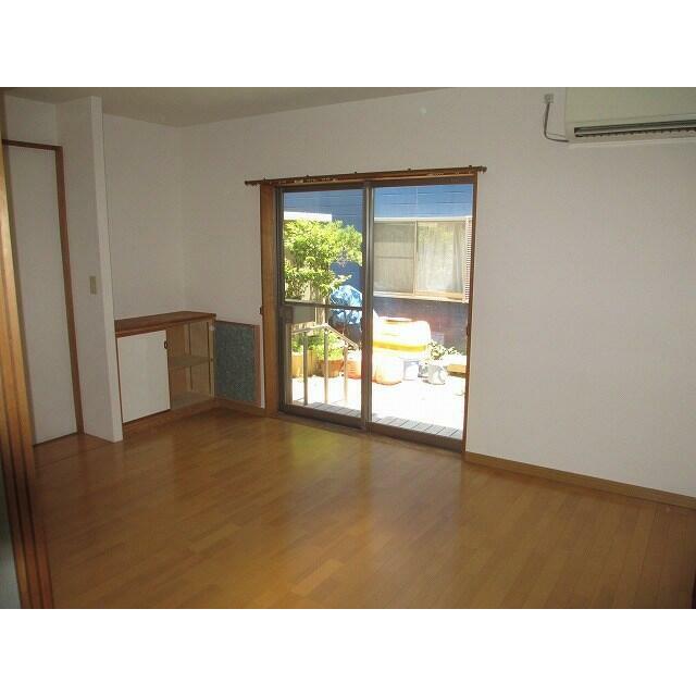 平塚市見附町貸家 リビング