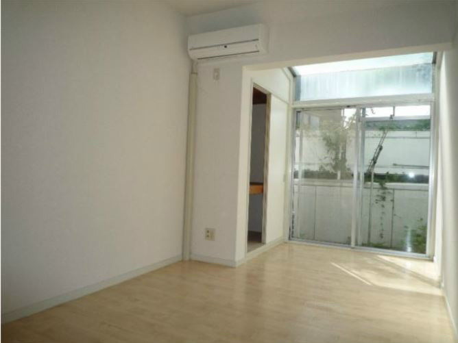 ロイヤルマンション松田 ベッドルーム