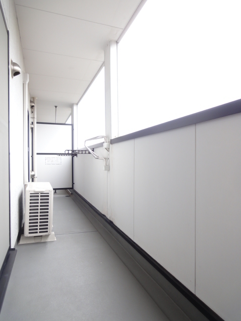 バウムガルトナー ベランダ